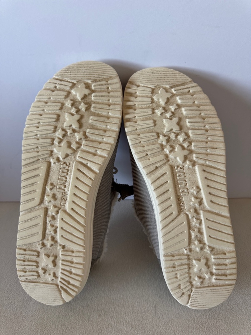 Hey Dude slip on shoes - Picture 6 of 9